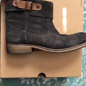 Levi’s dark gray booties